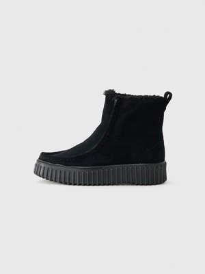 Botki na platformie Clarks