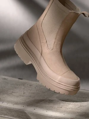 Botki na platformie Converse