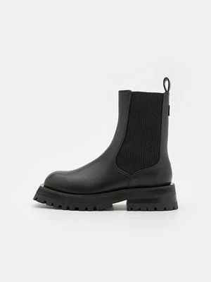 Botki na platformie DKNY