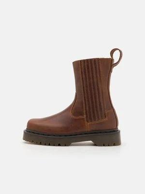 Botki na platformie Dr. Martens