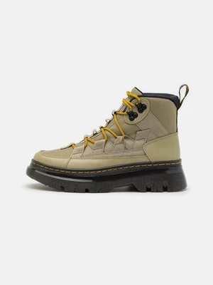 Botki na platformie Dr. Martens