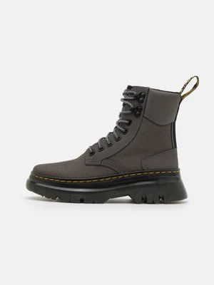 Botki na platformie Dr. Martens