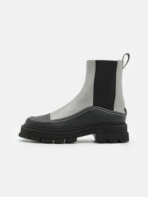 Botki na platformie Emporio Armani