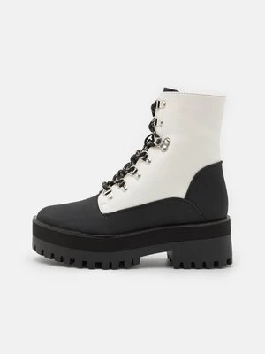 Botki na platformie Even&Odd