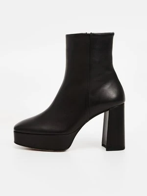 Botki na platformie Högl