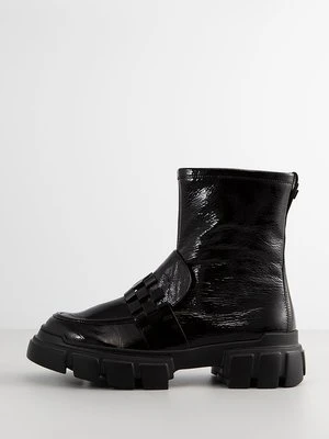 Botki na platformie Högl