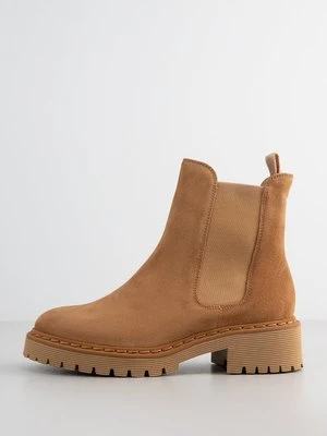 Botki na platformie Högl