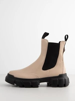 Botki na platformie Högl