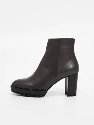 Botki na platformie Högl