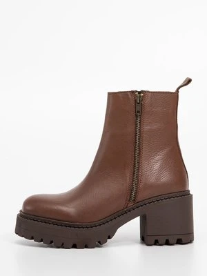 Botki na platformie Inuovo