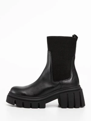 Botki na platformie Inuovo