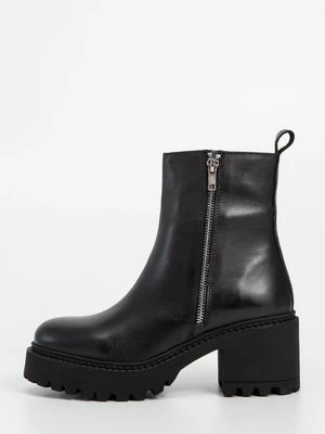 Botki na platformie Inuovo