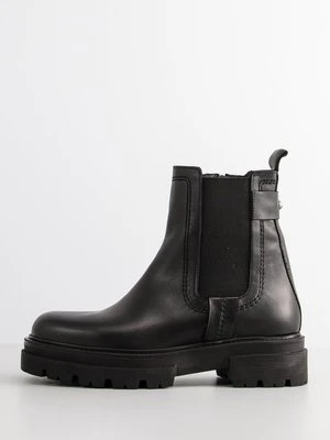 Botki na platformie Inuovo