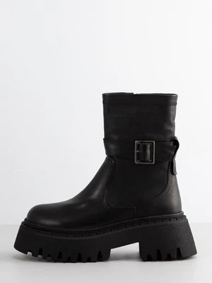 Botki na platformie Inuovo