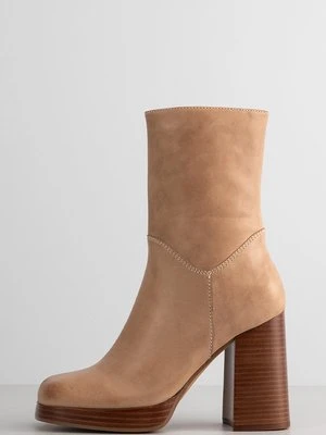 Botki na platformie Jeffrey Campbell