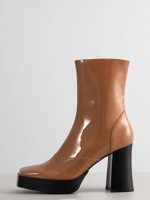 Botki na platformie Jeffrey Campbell