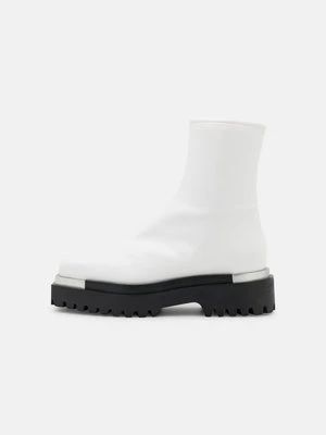 Botki na platformie Jeffrey Campbell