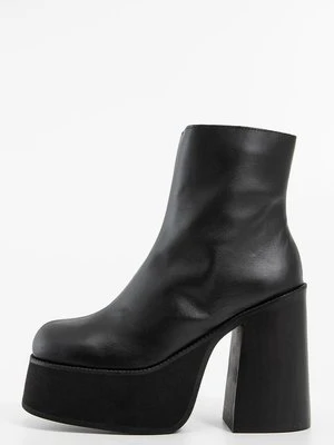 Botki na platformie Jonak