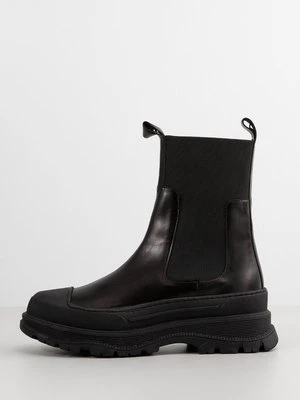 Botki na platformie Jonak