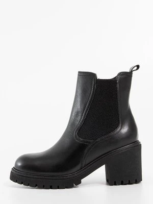 Botki na platformie Jonak