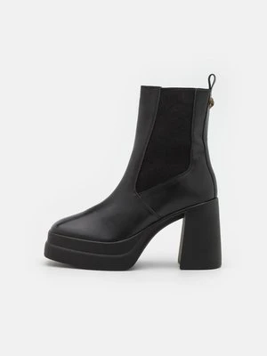Botki na platformie Kurt Geiger London