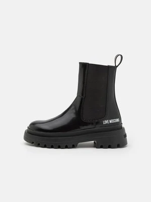 Botki na platformie Love Moschino