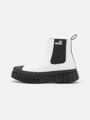 Botki na platformie Love Moschino