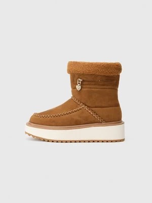 Botki na platformie Love Moschino