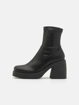 Botki na platformie Madden Girl