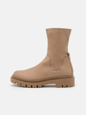 Botki na platformie Marks & Spencer