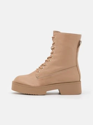 Botki na platformie Marks & Spencer