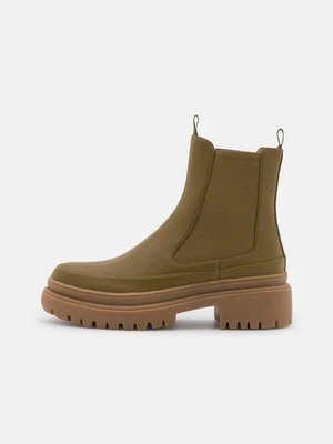 Botki na platformie NA-KD