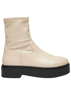 Botki na platformie Next