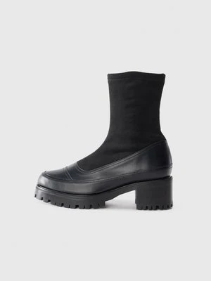 Botki na platformie Nicole Saldana