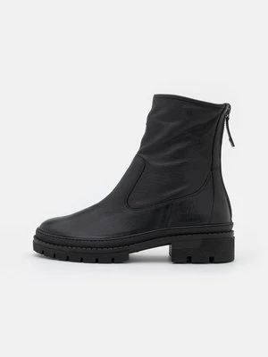 Botki na platformie Paul Green