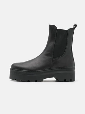 Botki na platformie Pavement