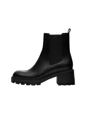 Botki na platformie PULL&BEAR