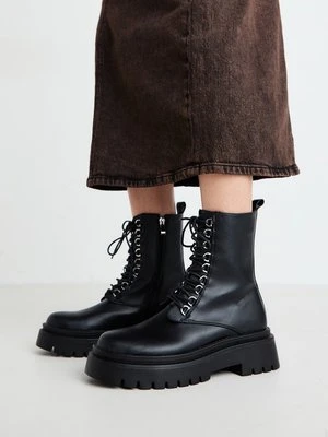 Botki na platformie Raid