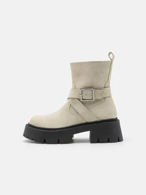 Botki na platformie Raid