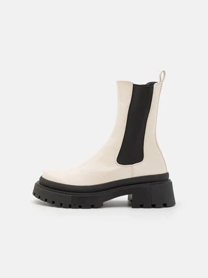 Botki na platformie Raid