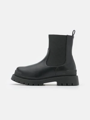 Botki na platformie Raid Wide Fit