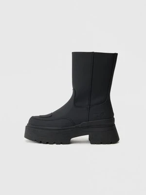 Botki na platformie Replay