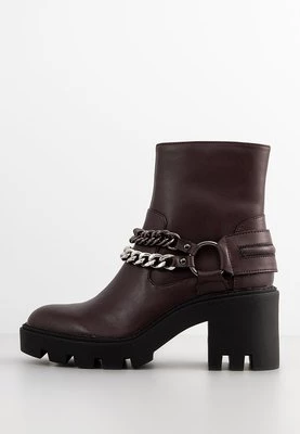 Botki na platformie Steve Madden