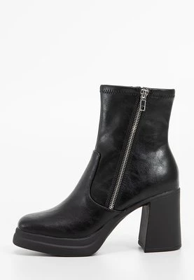 Botki na platformie Steve Madden