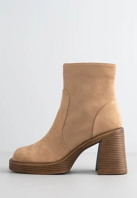 Botki na platformie Steve Madden