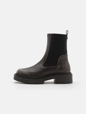 Botki na platformie Steve Madden