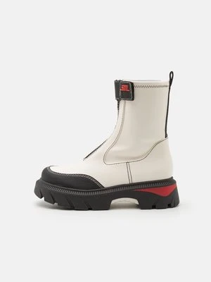 Botki na platformie Steve Madden