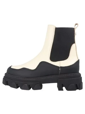 Botki na platformie Steve Madden