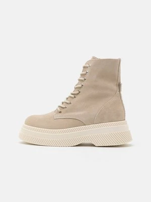 Botki na platformie Steve Madden