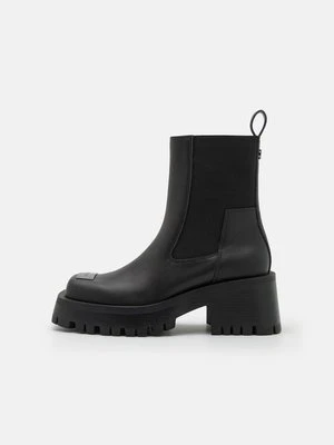Botki na platformie Steve Madden